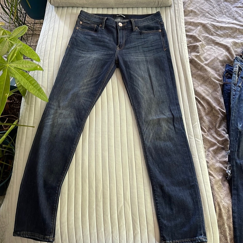 Express Jeans.
